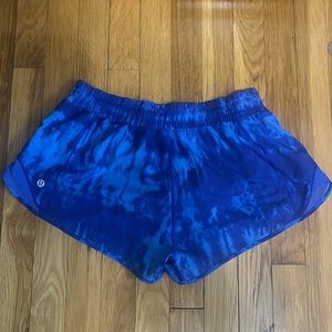 Lululemon Hotty Hot Low-Rise Lined Short 2.5”